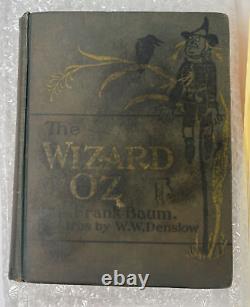 The Walking Dead Screen Used Rick / Judith Wizard of Oz Book